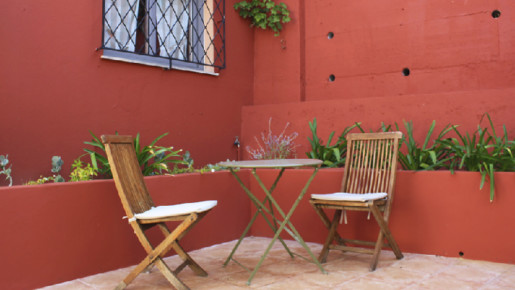 Patio, couleur framboise - 40 m2, réalisé par le paysagiste Florian Degroise